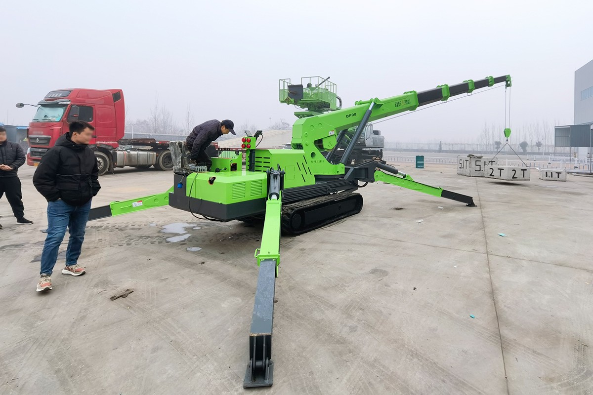 Explore the HW500 spider crane: a 5-ton miniature masterpiece that reshapes new standards for narrow 